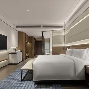 Executive King Room Airport View